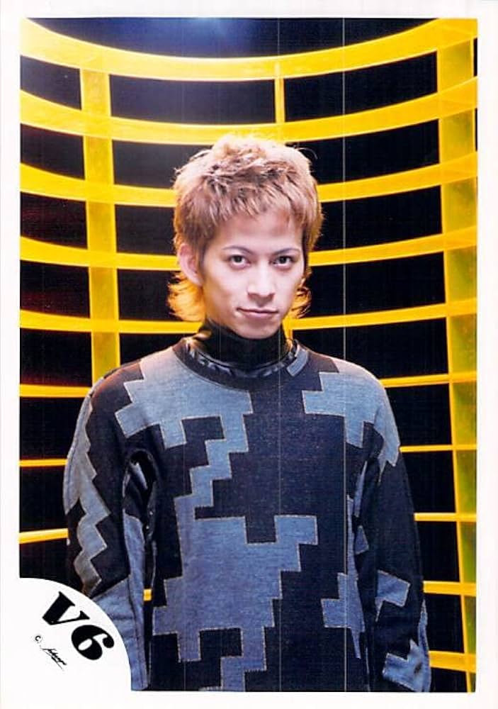 V6 岡田准一 写真 カミセン ComingCentury 初期 旧ロゴ 新ロゴ Amazon.co.jp: V6 カミセン 岡田准一 公式写真 写真 フォト